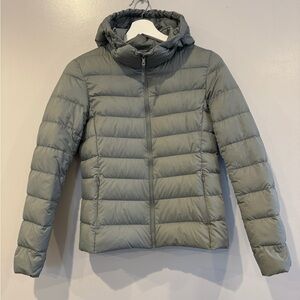 Uniqlo ultra light down hooded jacket